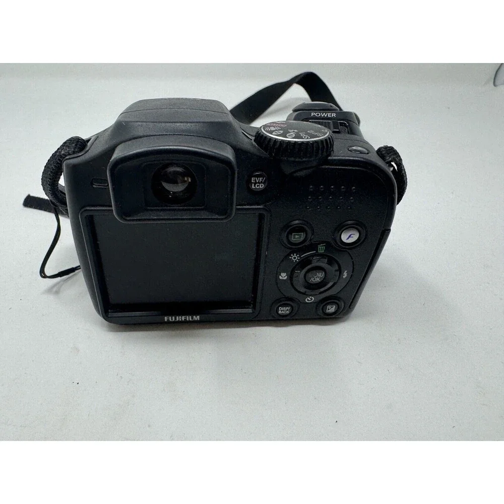 Fuji Fujifilm | Finepix S700 | 7.1MP Digital Camera | Tested W/2GB